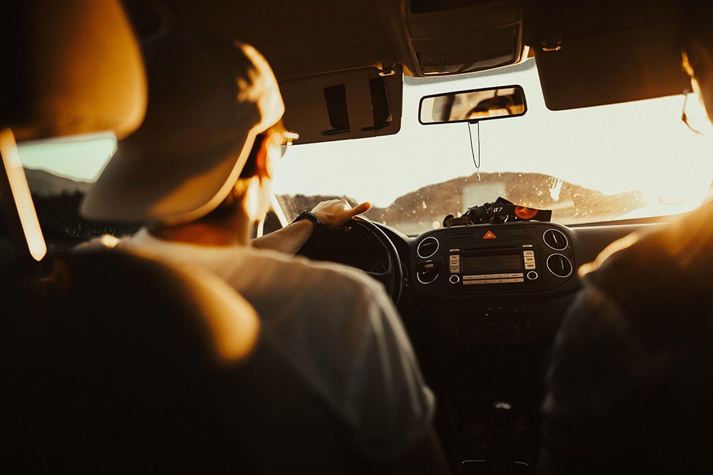 Fahrschüler mit Fahrlehrer